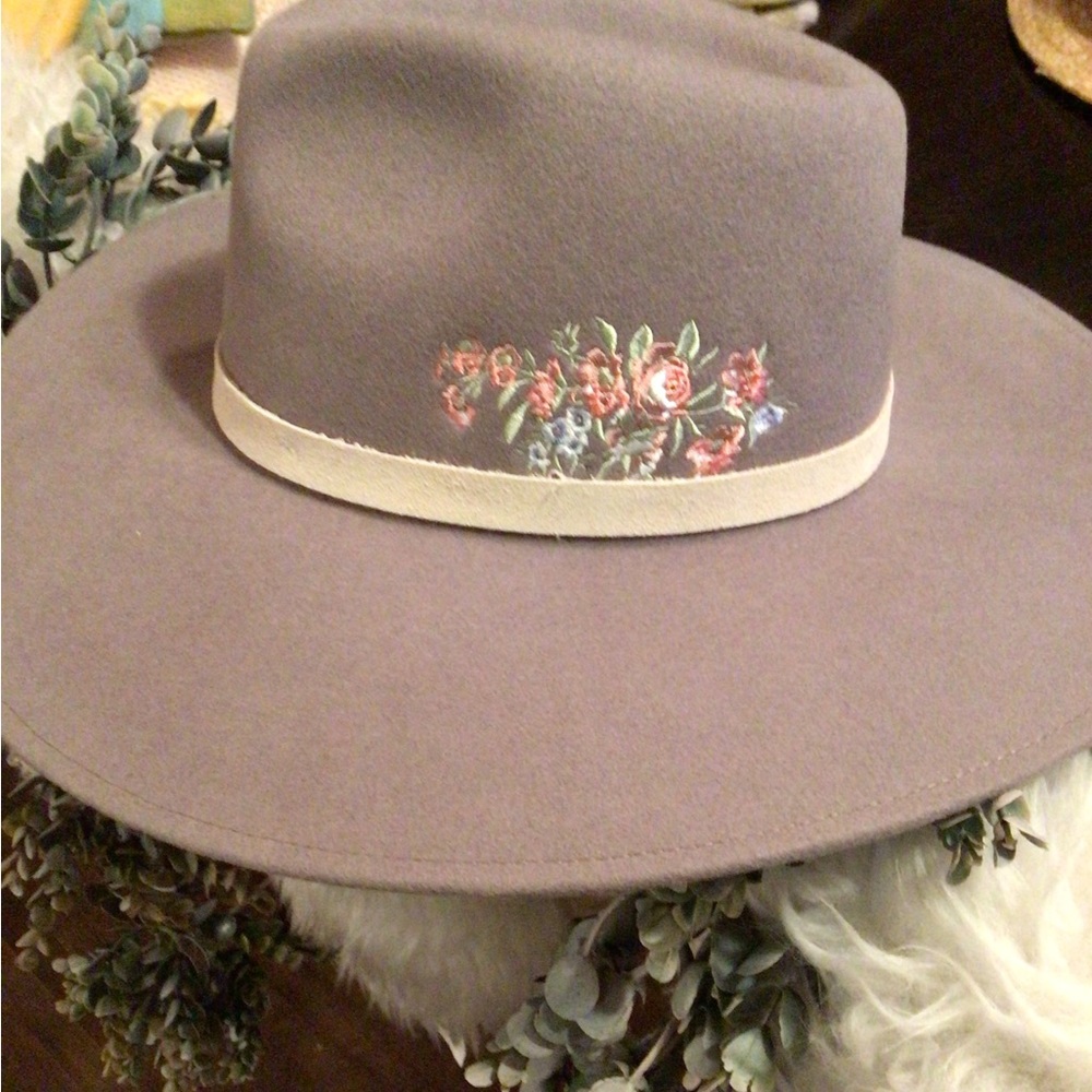 NEW! Rare Wyeth dark fawn embroidered rancher